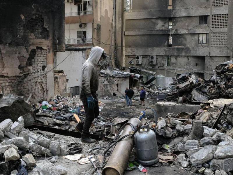 Ataques israelíes continúan en Líbano pese a inminente alto el fuego.