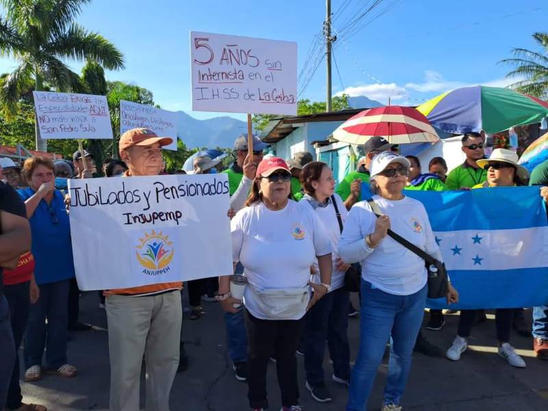 Los manifestantes exigen la construcción de un hospital propio del Seguro Social.