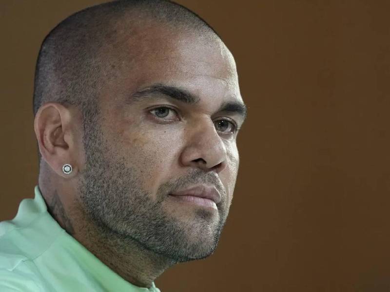 Dani Alves no la pasa nada bien y ahora sufre un nuevo revés en el caso que la mantiene encarcelada desde el pasado enero, acusado de presunta violación a una joven en una discoteca de Barcelona.