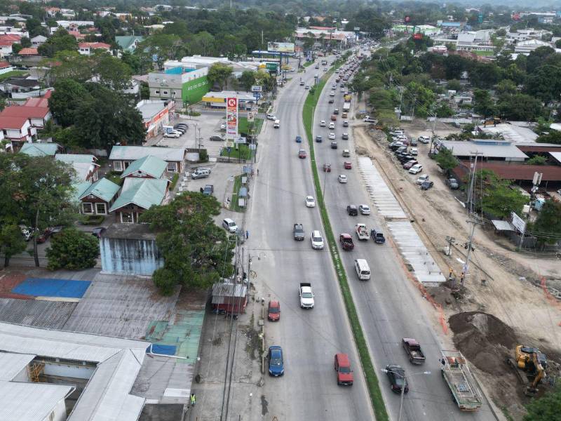 Los trabajos de los retornos se realizan a un costado del bulevar del norte, sin obstaculizar el tráfico.