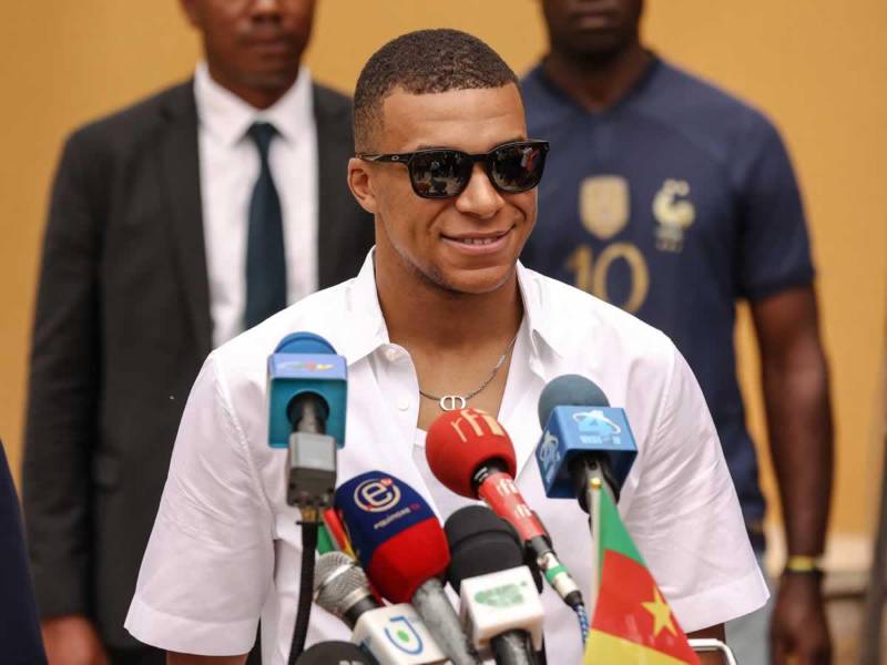 Kylian Mbappé sigue sin definir su futuro para la próxima temporada.