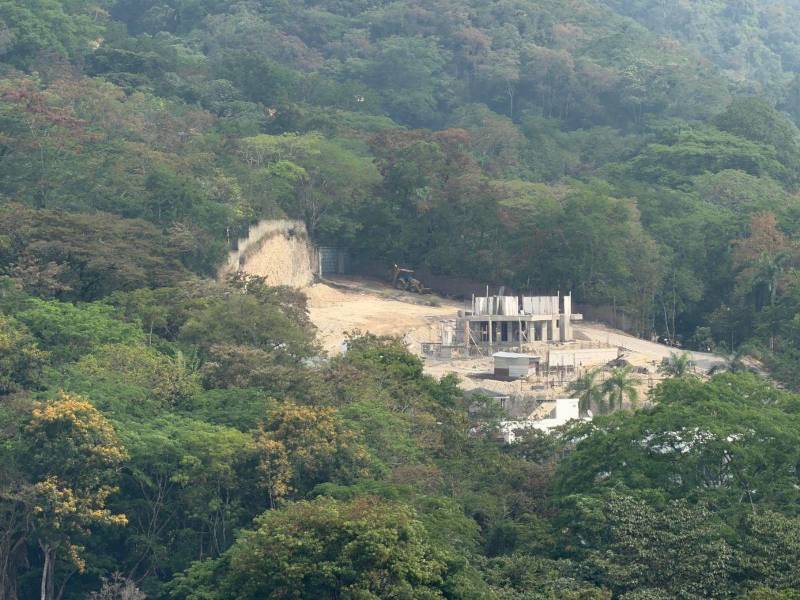 Grandes construcciones se están realizando en algunas zonas donde antes no se podía construir. Piden a la municipalidad realizar las supervisiones correspondientes.
