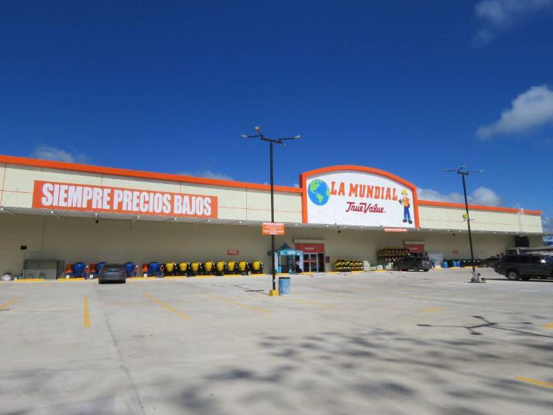 Vista exterior de la nueva tienda de La Mundial en La Entrada, Copán, ubicada exactamente en la colonia Miravalle, carretera CA-4.