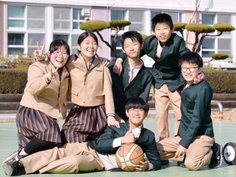 Esta es la clasificación de los 10 mejores países o territorios en materia de matemáticas, comprensión escrita y cultura científica de alumnos de 15 años escolarizados, según el nuevo informe PISA de la OCDE, publicado este martes.