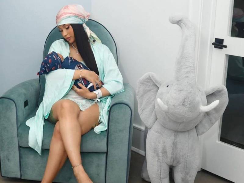 Cardi B encontró una manera tan peculiar como simbólica de celebrar la llegada de su cuarto hijo —el primero junto a su novio, el jugador de la NFL Stefon Diggs— y, como era de esperarse, lo hizo con un gesto tan extravagante como emotivo.