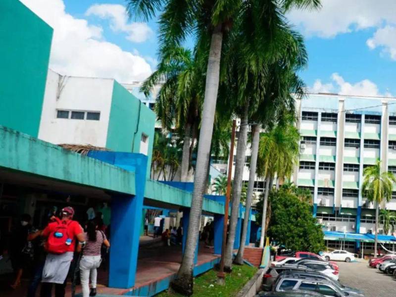 Las otras dos hermanitas permanecen hospitalizadas en estado delicado en el hospital Mario Rivas, en San Pedro Sula.