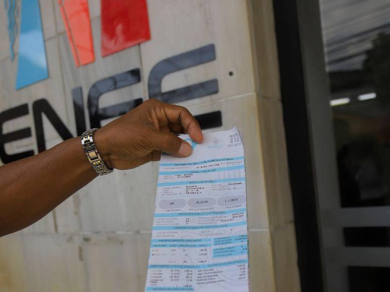 Muchos abonados se quejan por altos cobros en la factura de energía, cabe resaltar que son de las principales denuncias que recibe la Cree.