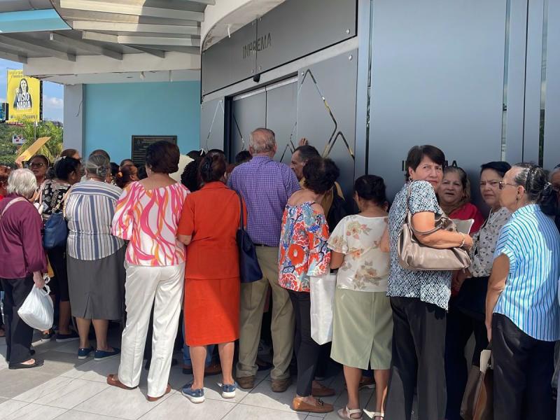 Solo a 6,500 maestros jubilados pagaron las 60 rentas