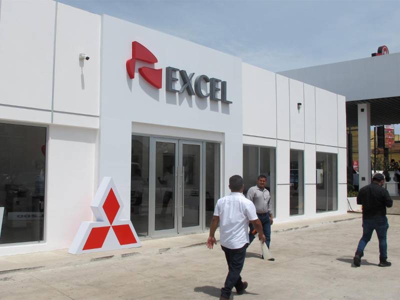 Excel se renueva en La Ceiba para atender a los clientes con calidad