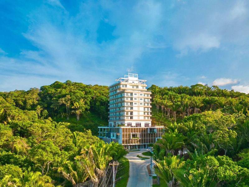 Edificio Duna, de 14 niveles, en la zona Próspera Honduras, el más alto de Islas de la Bahía.