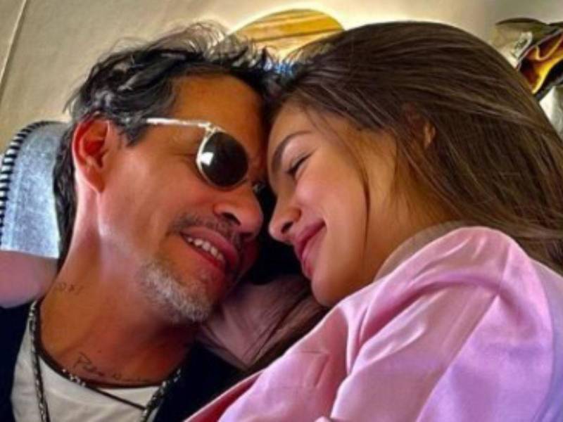 Los nuevos esposos Nadia Ferreira y Marc Anthony.