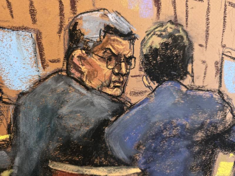 Ilustración del expresidente Hernández y uno de sus abogados durante uno de los días del juicio.