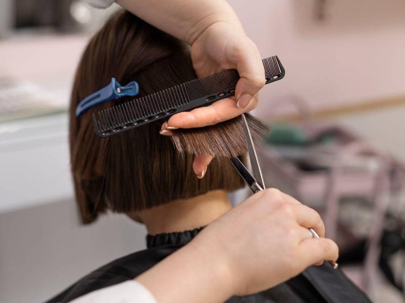 Cortarse el cabello según la Luna se integra en un estilo de vida que busca equilibrio entre cuerpo y naturaleza.