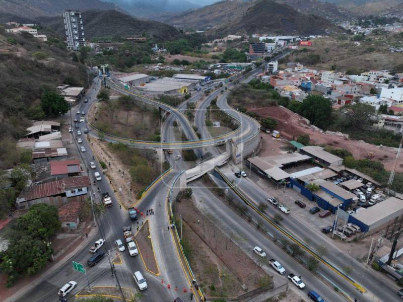 Durante la gestión de Juan Orlando Hernández como presidente de Honduras, esta estructura fue construida con una inversión aproximada de 7.2 millones de dólares.