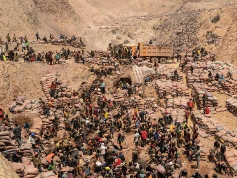 Video: momento exacto del derrumbe en mina deja al menos 40 obreros muertos