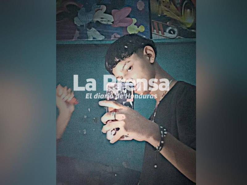 La muerte violenta de Albin Esteven Cárcamo Leiva, de 18 años, causó consternación entre sus familiares y conocidos. Su cuerpo fue hallado con varios impactos de bala en la colonia Luisiana de San Pedro Sula; autoridades investigan las circunstancias del crimen.