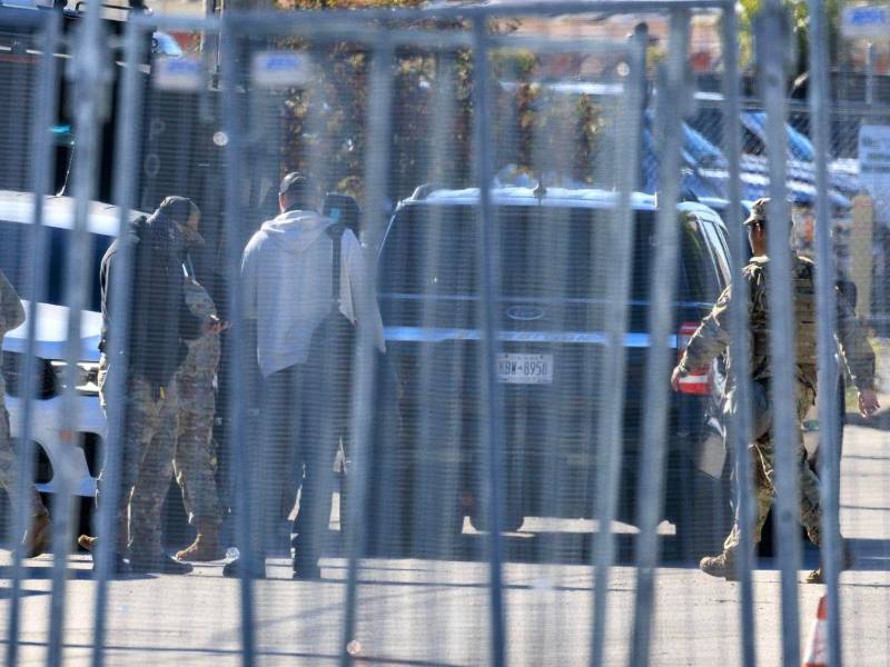 Agentes de ICE realizan operativos migratorios en Chicago como parte de la ofensiva de deportaciones del Gobierno de Trump.