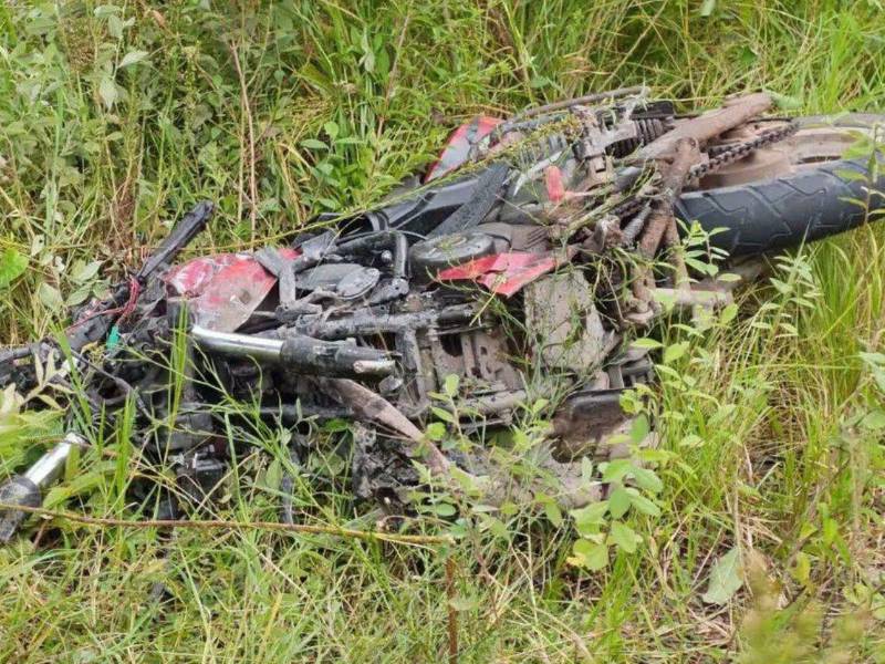 La motocicleta en la que se conducía Eduan Andoni Mercado.