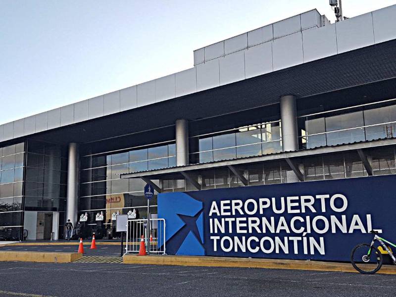 Toncontín seguirá con vuelos nacionales mientras la SIT analiza mejoras en la pista y el futuro operativo de la terminal.