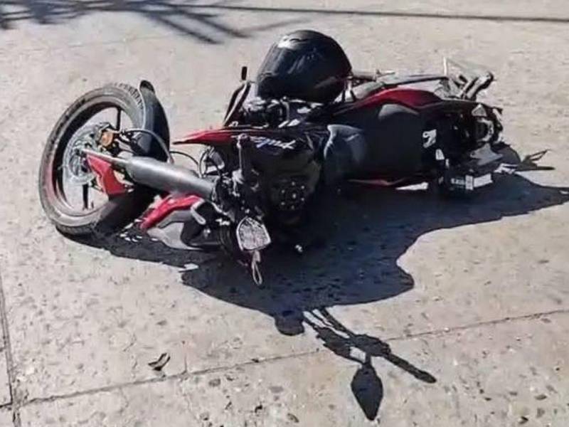 El cuerpo de Cristina Nicol quedó tendido sobre el pavimento, a pocos metros de su motocicleta.