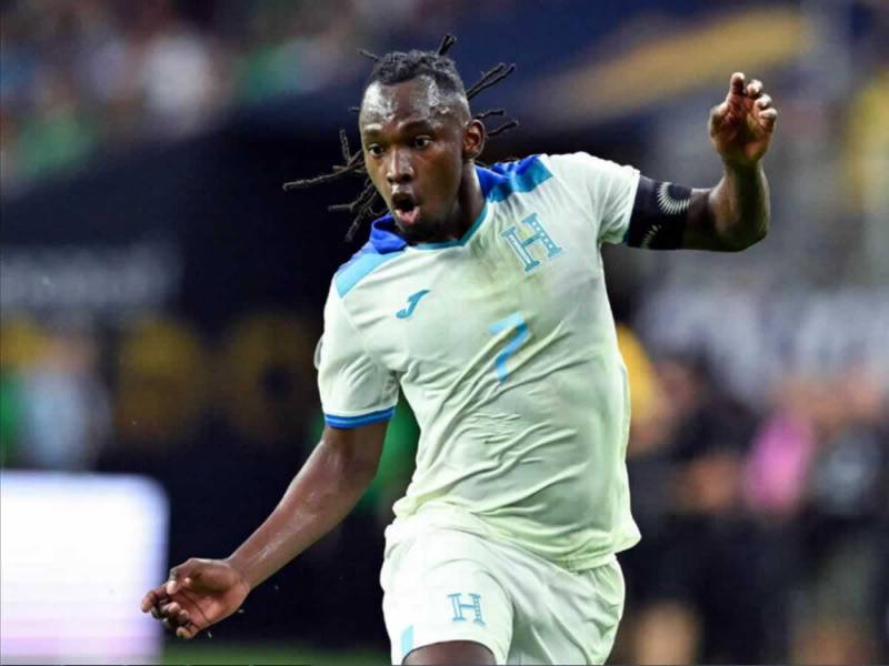 Alberth Elis no podrá jugar con la Selección de Honduras, pero acompañará a sus compañeros en el partido ante Haití.