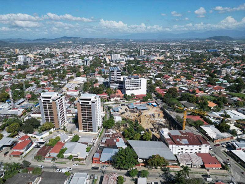 Vista de San Pedro Sula, una ciudad que crece aceleradamente y enfrenta el reto de hacerlo con planificación, seguridad, movilidad y mejores servicios para sus habitantes.