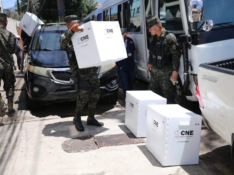 Las Fuerzas Armadas son las encargadas del traslado y la custodia de las maletas electorales.