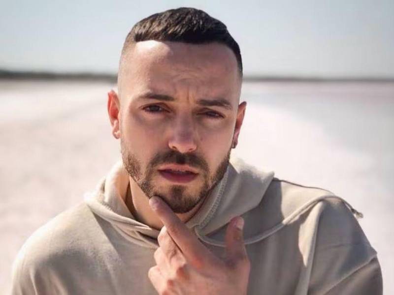 El cantante Pee Wee.