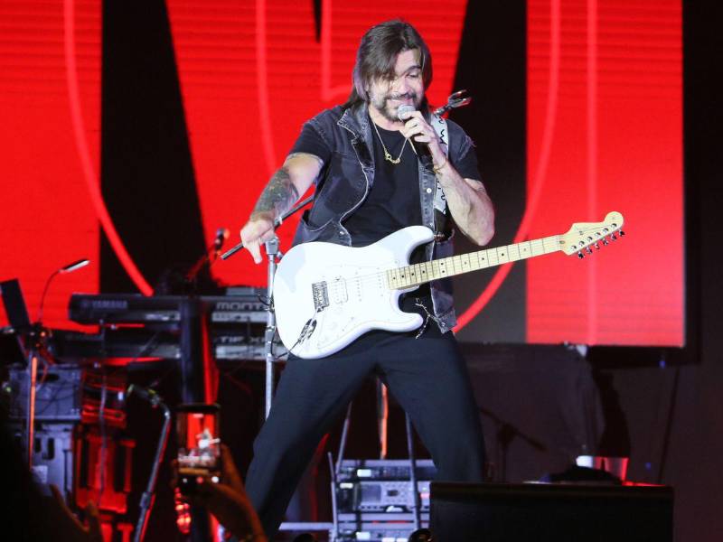 El ícono del rock latino, <b>Juanes</b>, hizo vibrar a miles de fanáticos durante su esperado concierto en Honduras como parte de su <b>LATAM Tour 2025</b>, una gira que celebra más de dos décadas de carrera, éxitos y evolución artística.