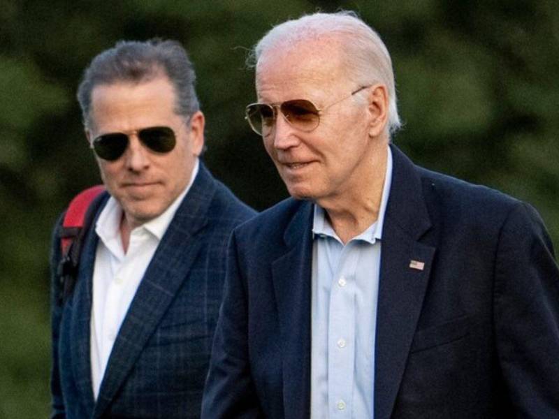 Hunter Biden junto a su padre el presidente estadounidense Joe Biden.
