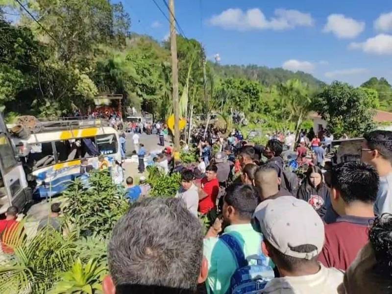 La carretera CA-11A en San Juan de Opoa, Copán, donde la colisión entre dos autobuses dejó al menos 19 muertos y decenas de heridos hace un año.