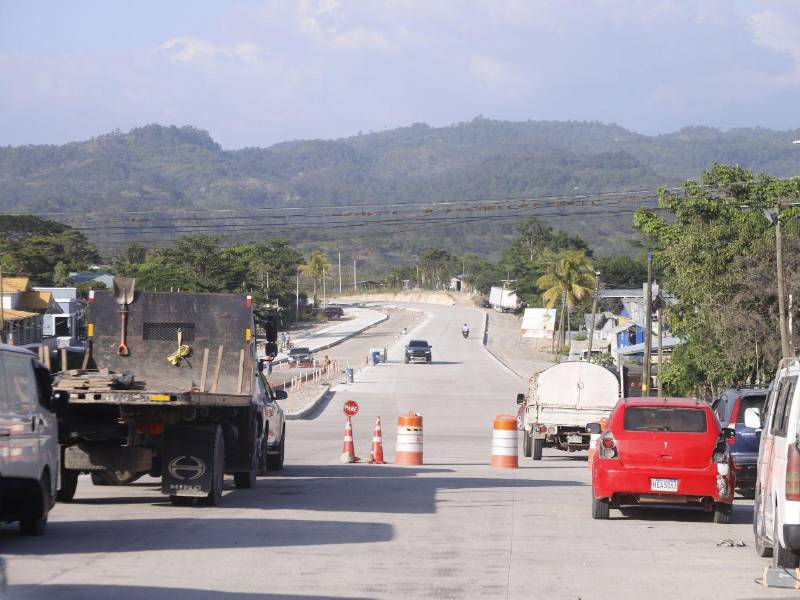 La reparación de la carretera en Ocotepeque, occidente de Honduras, no está terminada.