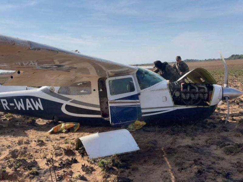 La aeronave de ala fija, modelo Britcraft Bonanza, fue hallada oculta en la selva.