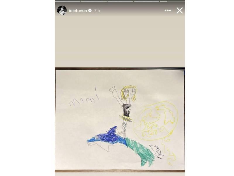 Fotografía del dibujo que el pequeño Julián le hizo a su madre.