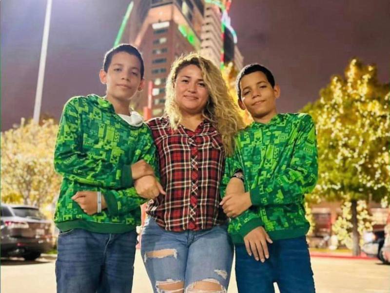 Jefferson y Josué Pérez tenían cuatro meses de haber llegado a Estados Unidos y el domingo andaban conociendo la playa de Galveston en Houston, Texas cuando desaparecieron.