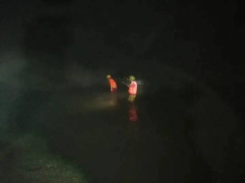 El cuerpo del niño fue encontrado sin vida por vecinos de la localidad, quienes se sumaron a las labores de búsqueda junto a un equipo del Cuerpo de Bomberos de Honduras. Fotografía: Cortesía.