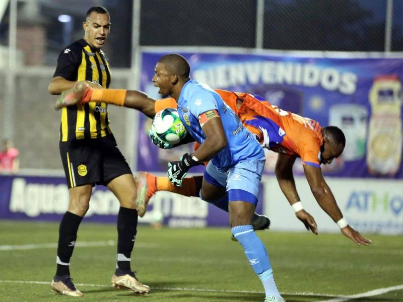 Luis ‘Buba‘ López estuvo seguro en la portería del Real España en el duelo contra la UPN en la ida del repechaje del Torneo Clausura 2023.