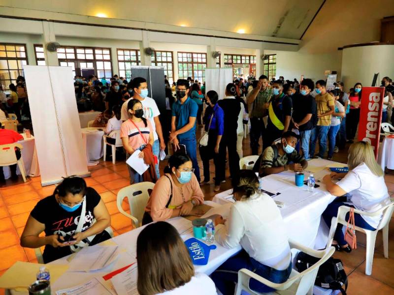 <b><span class=mln_uppercase_mln>referencial.</span></b> La Secretaría de Trabajo junto a empresas ha realizado varias ferias de empleo en San Pedro Sula.<span class=mln_uppercase_mln> </span>