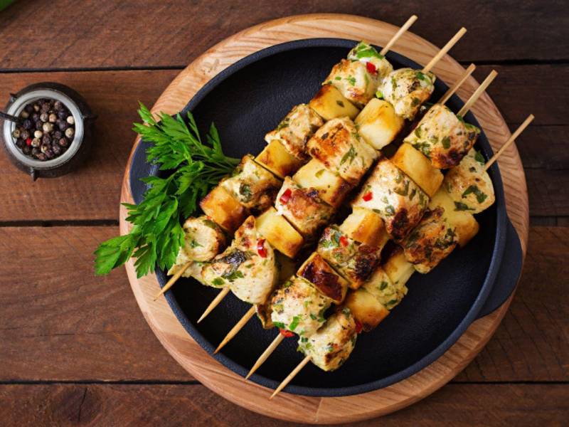 Brochetas de pollo con miel y especias: receta fácil y deliciosa