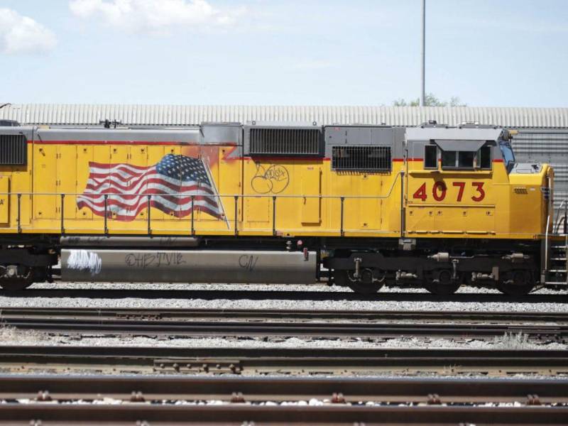 Las autoridades de Texas continúan con la identificación de las seis personas halladas sin vida el pasado domingo dentro de un vagón de tren en la zona de Laredo, Texas. Este martes se confirmó que entre las seis víctimas había dos hondureños: un joven de 14 años y un hombre de 24 años.