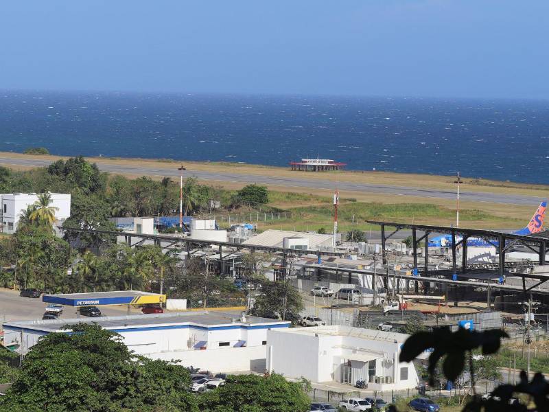 Los vuelos nacionales e internacionales salen y entran del aeropuerto de Roatán, con el mismo flujo de pasajeros, según estadísticas de la gerencia.