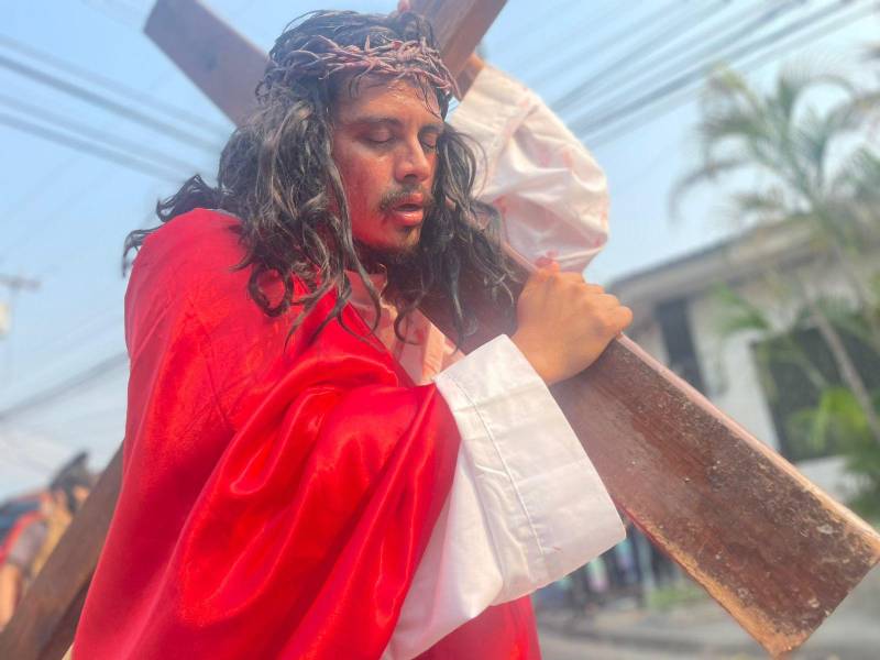 Con mucha devoción se realizaron las procesiones en las principales vías de San Pedro Sula, Cortés.