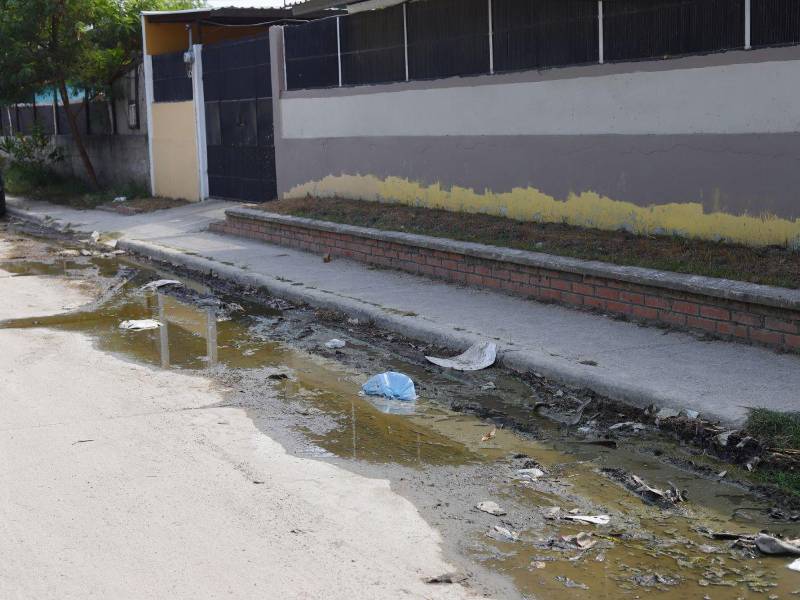 Después de Eta y Iota la situación se complicó en la colonia y hay problemas hasta con el agua potable.