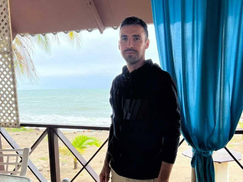 Jonathan Bornstein ya ha disfrutado de las playas de La Ceiba tras llegar al país para jugar con el Vida.