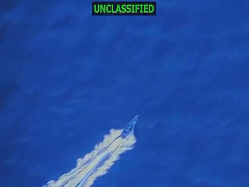 Captura de pantalla de la cuenta oficial de la red social X @SecWar del secretario de Guerra de Estados Unidos, Pete Hegseth, que muestra el momento previo al ataque a una lancha cerca de Venezuela. EFE