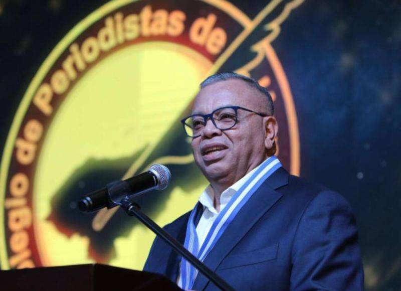 El periodista y empresario de las comunicaciones, Eduardo Maldonado, mantiene en ascuas al Partido Liberal de Honduras (PLH), donde una facción de ese instituto político le ha pedido que lance su precandidatura presidencial. 