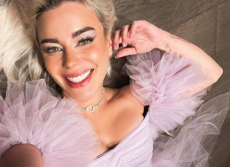 Melissa Galindo se dio a conocer en el concurso La Voz México. Es originaria de Culiacán, México. Tiene 36 años de edad. Fue el 15 de marzo de 2024 que denunció públicamente a Kalimba, ex integrante del grupo OV7, de haberla acosado y tocado indebidamente sin su consentimiento.