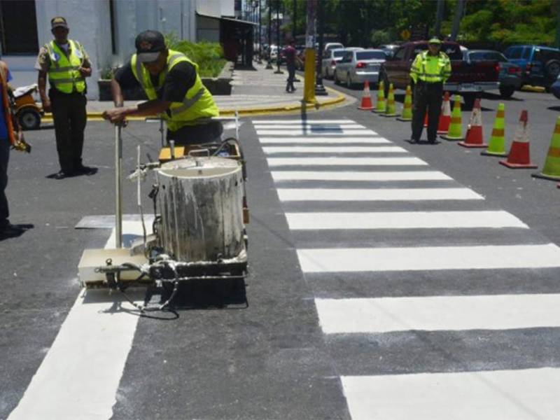 El orden en la ciudad garantiza seguridad tanto para conductores y peatones.