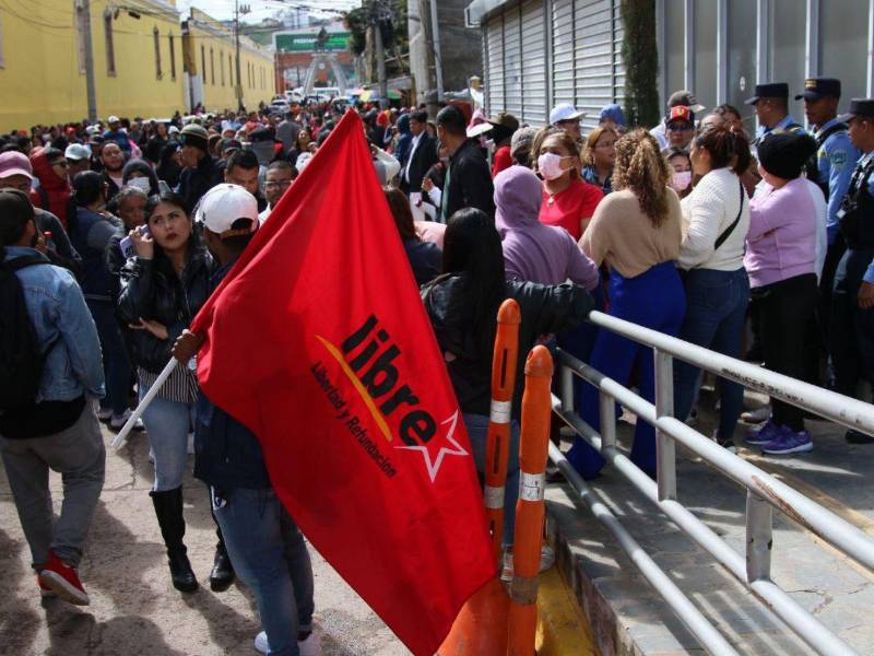 Protestas de Libre marcan entrega de credenciales a alcaldes en el CNE