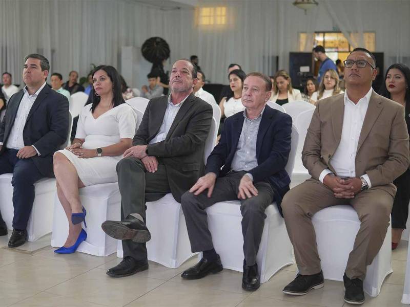 El evento contó con la participación de empresarios y autoridades locales.